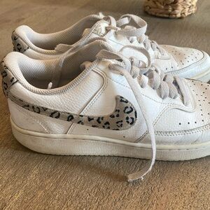 Leopard Nike court vision size 9